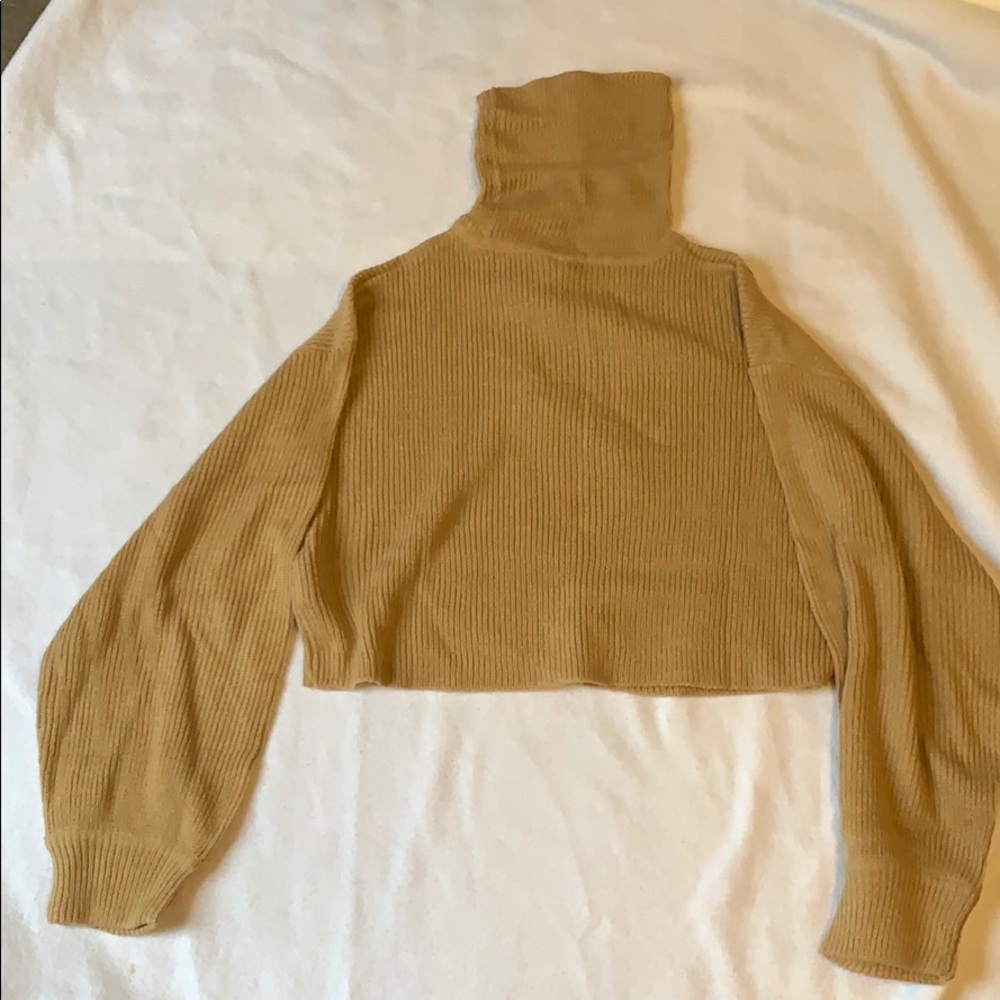 Cropped Neck - Picture 2 of 2